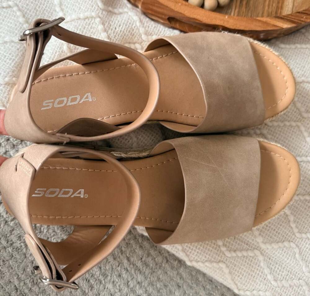 Soda Espadrille Platform Sandals Size 10 Tan Ankle Strap Wedge